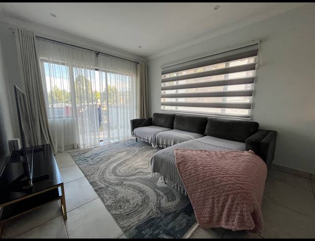 2 BEDROOM FLAT TO LET IN CRESTHOLME